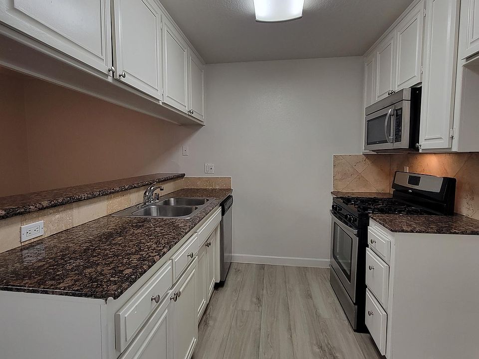 1st image of 7045 Woodley Ave Unit 117