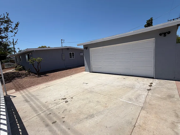 231 E Lambert Rd — Photo 4