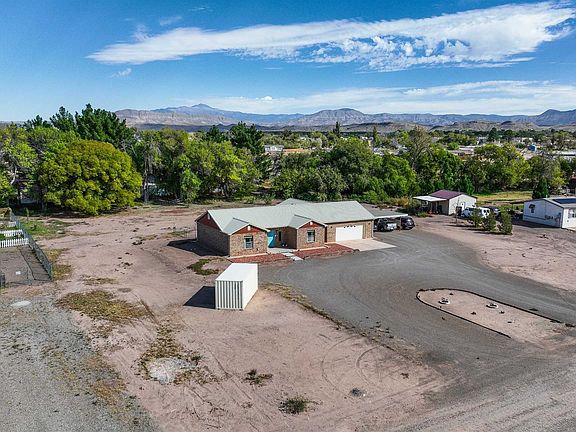3rd image of 802 Elouise Cir