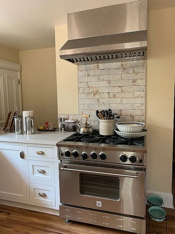 698 Nivens Ln photo 1