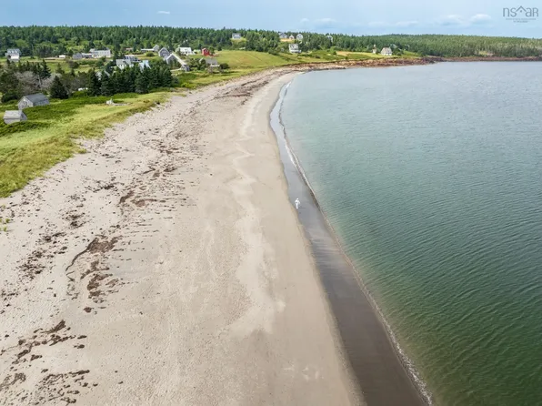 989 Kingsburg Rd, Lunenburg, NS B0J 2X0
