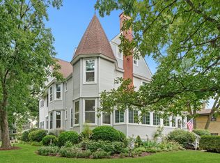 140 Lawton Rd, Riverside, IL 60546