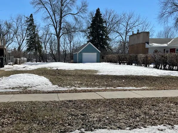318 E Alcott Ave, Fergus Falls, MN 56537