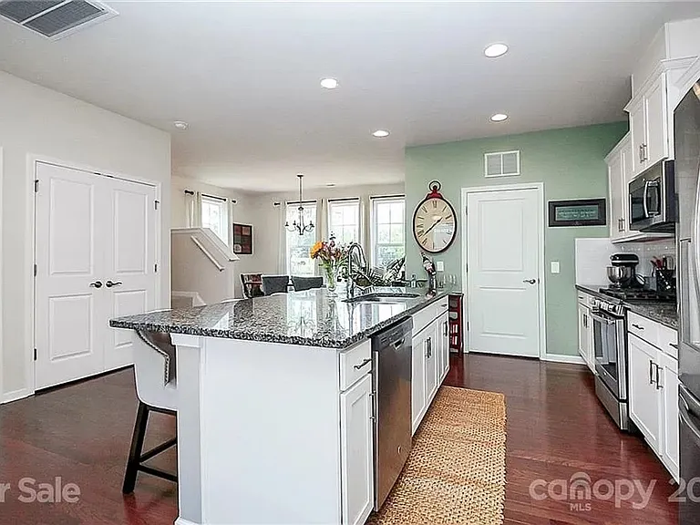 1502 Sharon Rd W — Photo 27