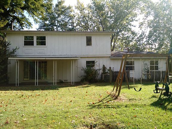 2nd image of 200 N Parrish Ln