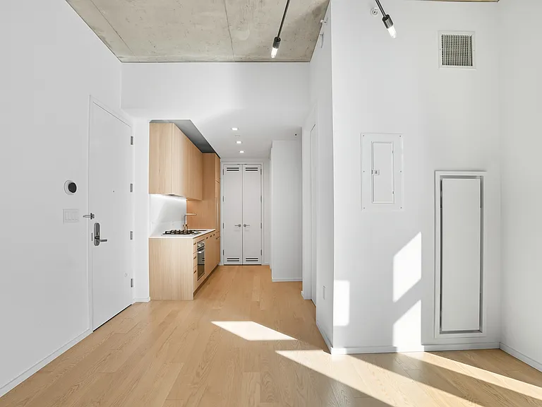 98 Front St #8S — Photo 3