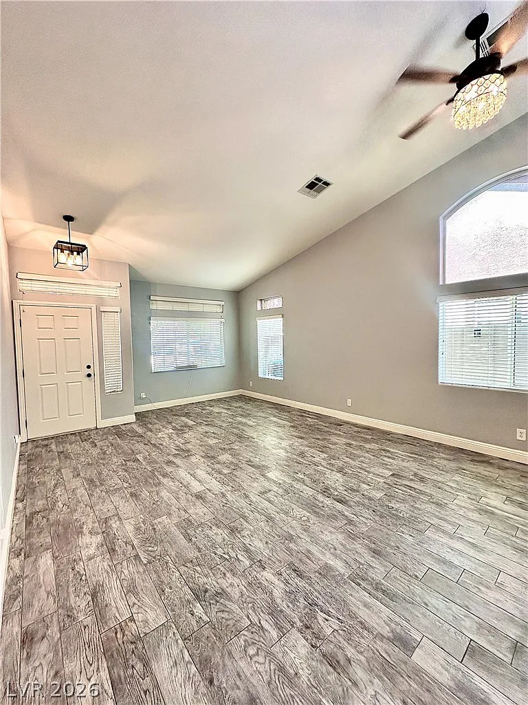 4 bed, 2.0 bath, 1818 sqft, $3,000 — Photo 2