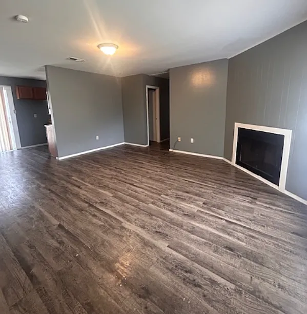 3 bed, 2.0 bath, 1075 sqft, $1,000 — Photo 3