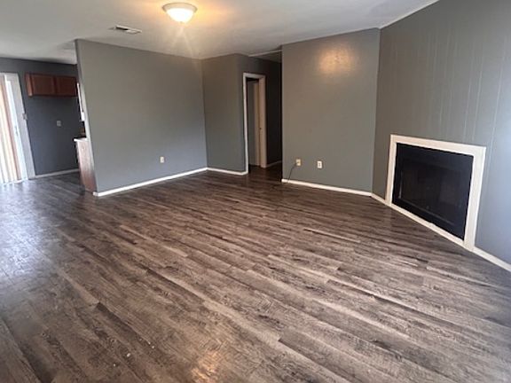 3rd image of 111 Hummingbird Ln