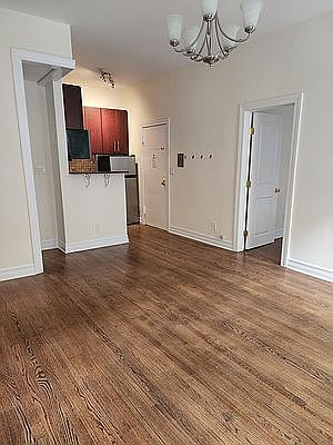 3rd image of 419 W 47th St APT A1