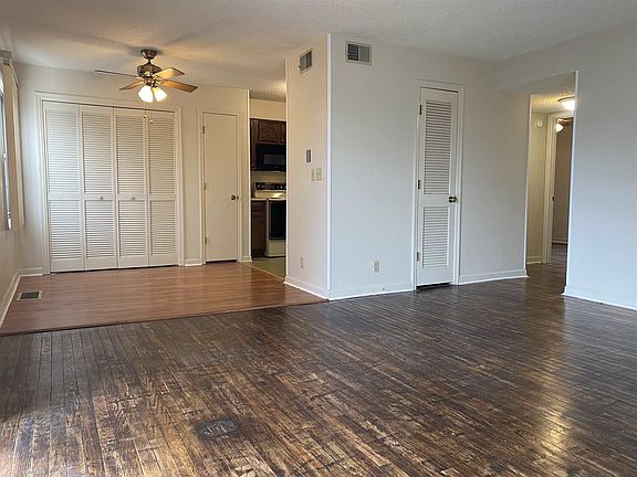4th image of 226 Buckingham Dr