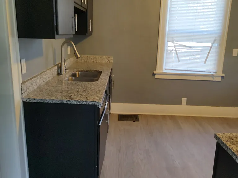 1045 Huey St — Photo 6