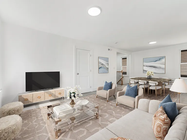 23 Aubrey St #2 — Photo 1