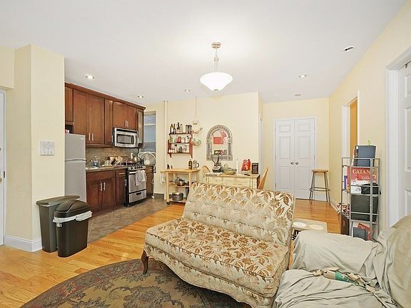 3rd image of 504 W 167th St #2G