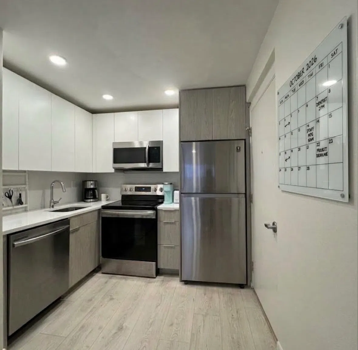 2 bed, 790 sqft, $3,400 — Photo 2
