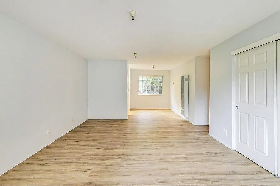 Renovated 3-Bedroom in Peaceful Sausal Creek Community Parking Included! — Photo 4