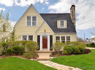 805 Euclid Ave, Glen Ellyn, IL 60137