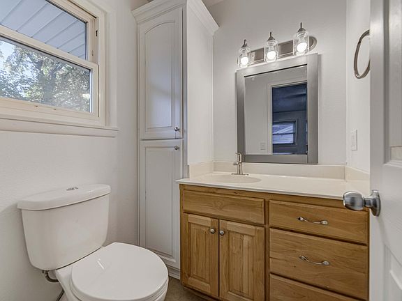 4th image of 2913 E Eastmoor Dr