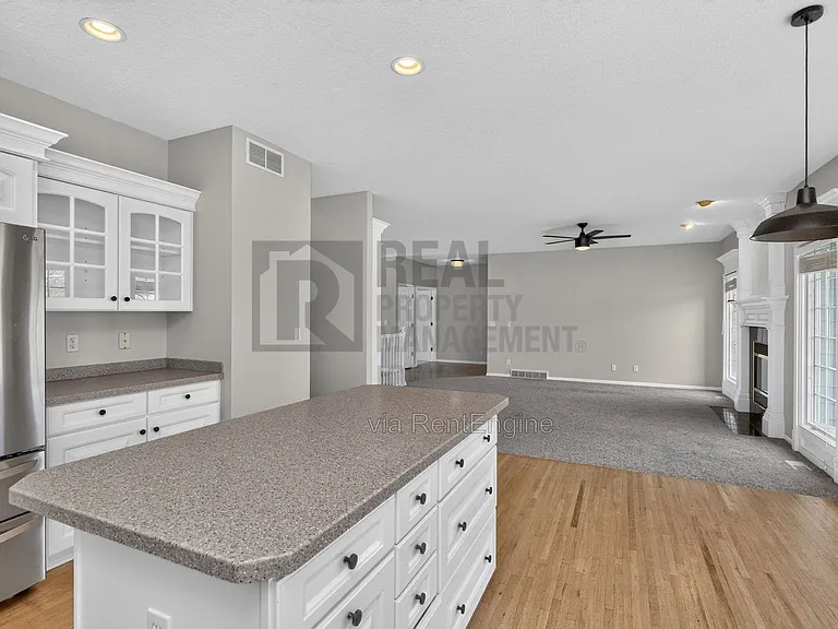 2305 NE Hanover Ct — Photo 11