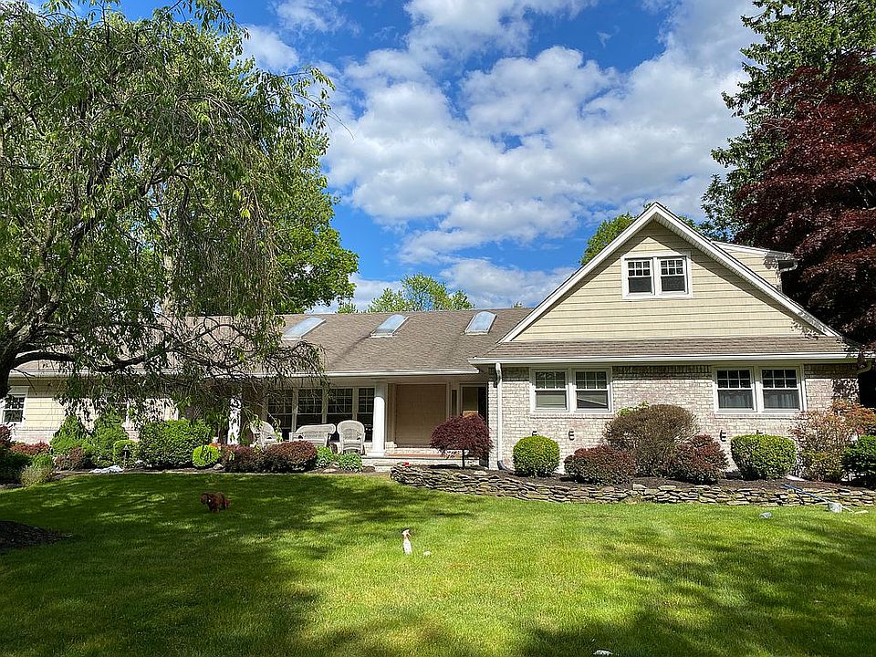 1st image of 10 Salem Ridge Dr