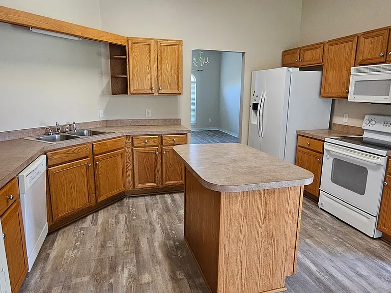 353 Peggy Dr — Photo 11