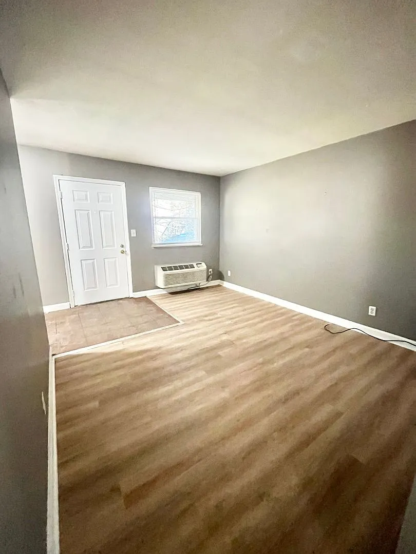 4012 Southern Parkway — Photo 2