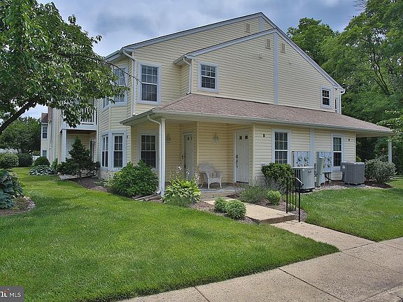 2nd image of 3505 Bennett Pl #3505