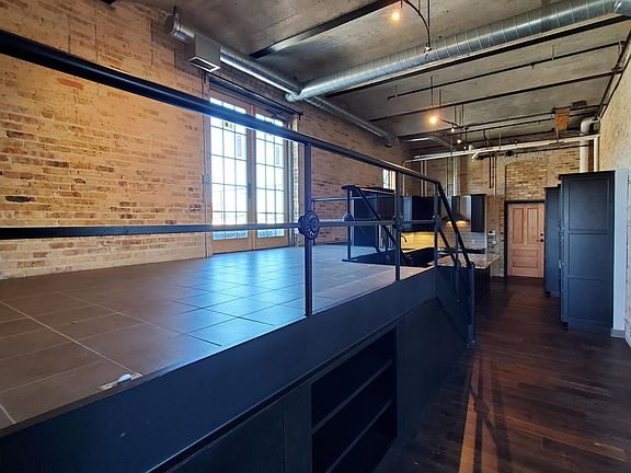 4th image of 200 Prairie St #401