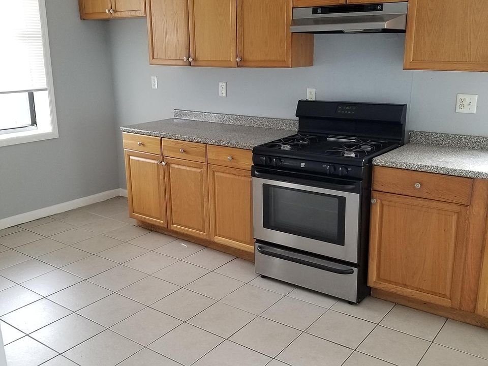 1st image of 136-138 S 7th St #3R
