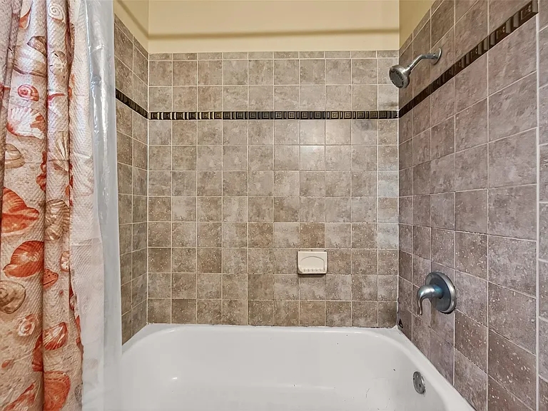 7422 Cortes Dr — Photo 26