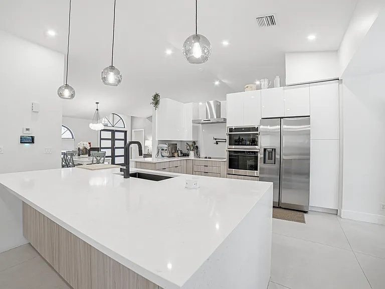 10027 NW 56th Ct — Photo 16