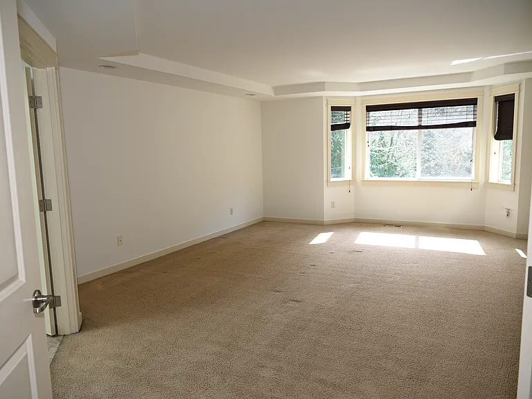22327 SE 34th Pl — Photo 22