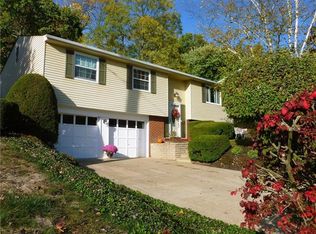 215 Baintree Rd, Coraopolis, PA 15108