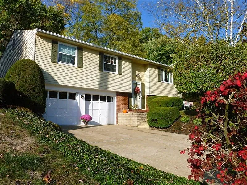 215 Baintree Rd photo 1