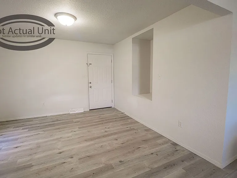 1013 W Ash St — Photo 3
