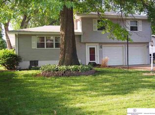 10957 Prairie Hills Dr, Omaha, NE 68144