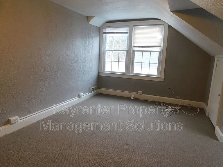 811 E Beverly St #B — Photo 17