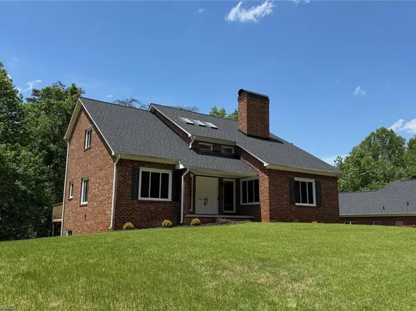 2528 Treetop Ln, Winston Salem, NC 27101