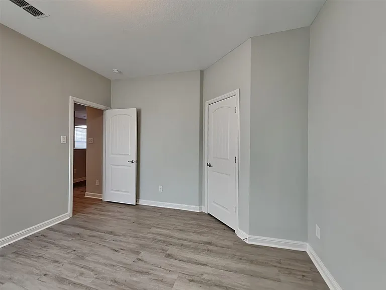 9329 Belle River Trl — Photo 16