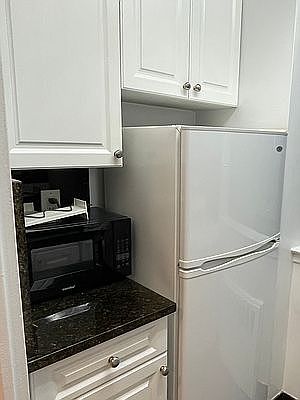 5th image of 311 E 50th St #4H