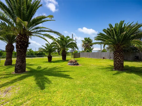 1051 Pompano Dr, Gilchrist, TX 77617