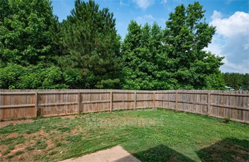 3 bed, 2.0 bath, 1375 sqft, $1,845 — Photo 2