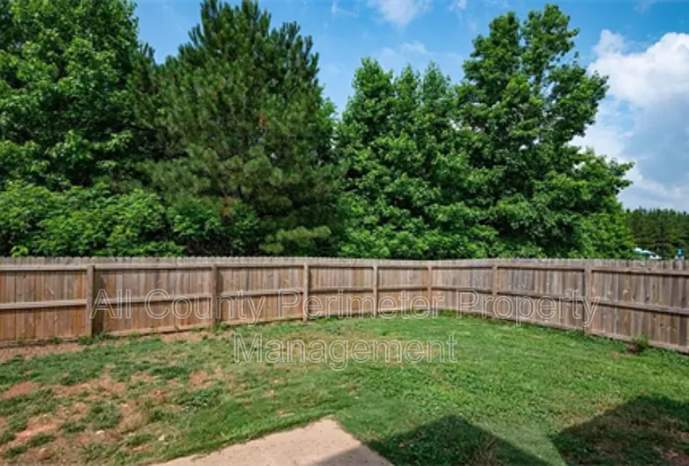 708 Riverside Dr NW — Photo 2