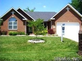 8721 S Shore Dr, Worden, IL 62097