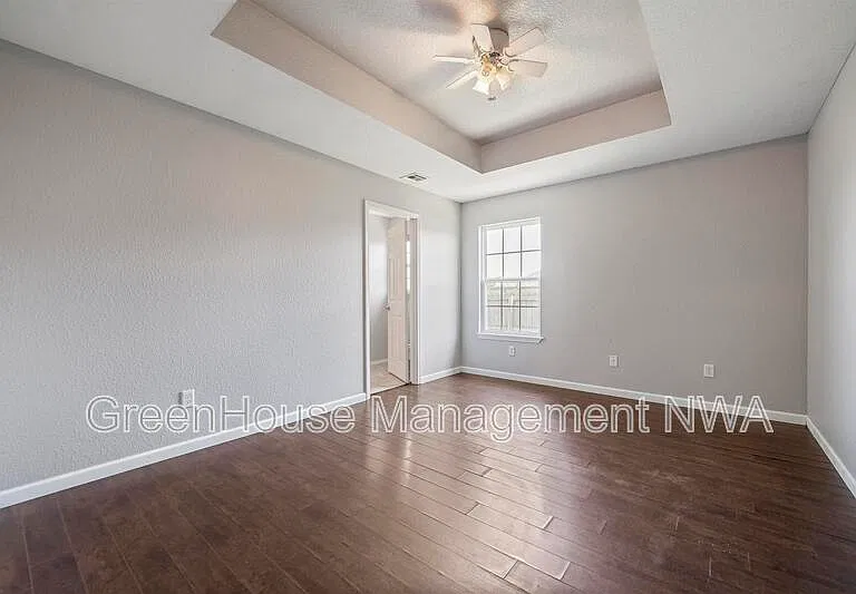 520 Dewberry Ln — Photo 9