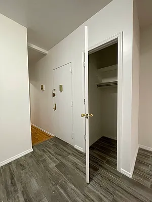 Rented by HOLTON REAL ESTATE INC. | media 19