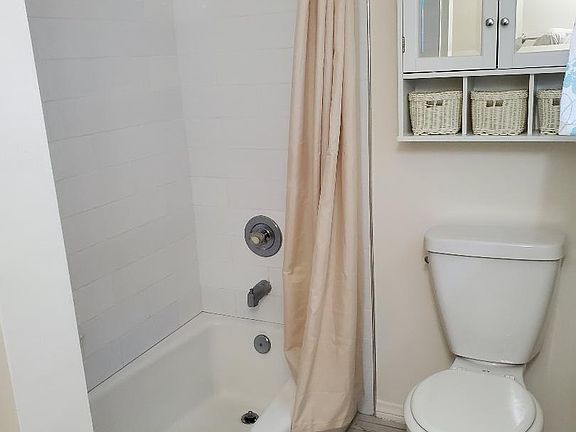 2nd image of 516 Grant St APT A