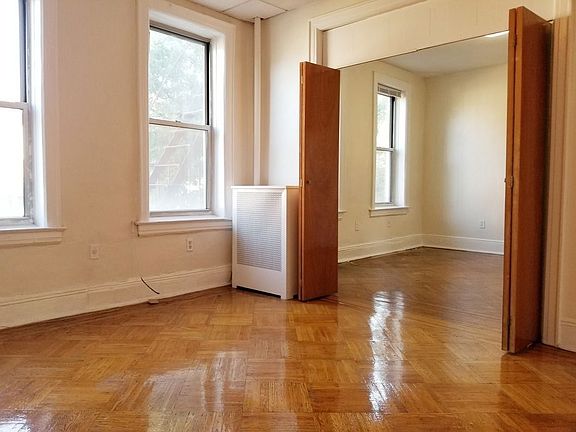 3rd image of 3122 34th St APT 3