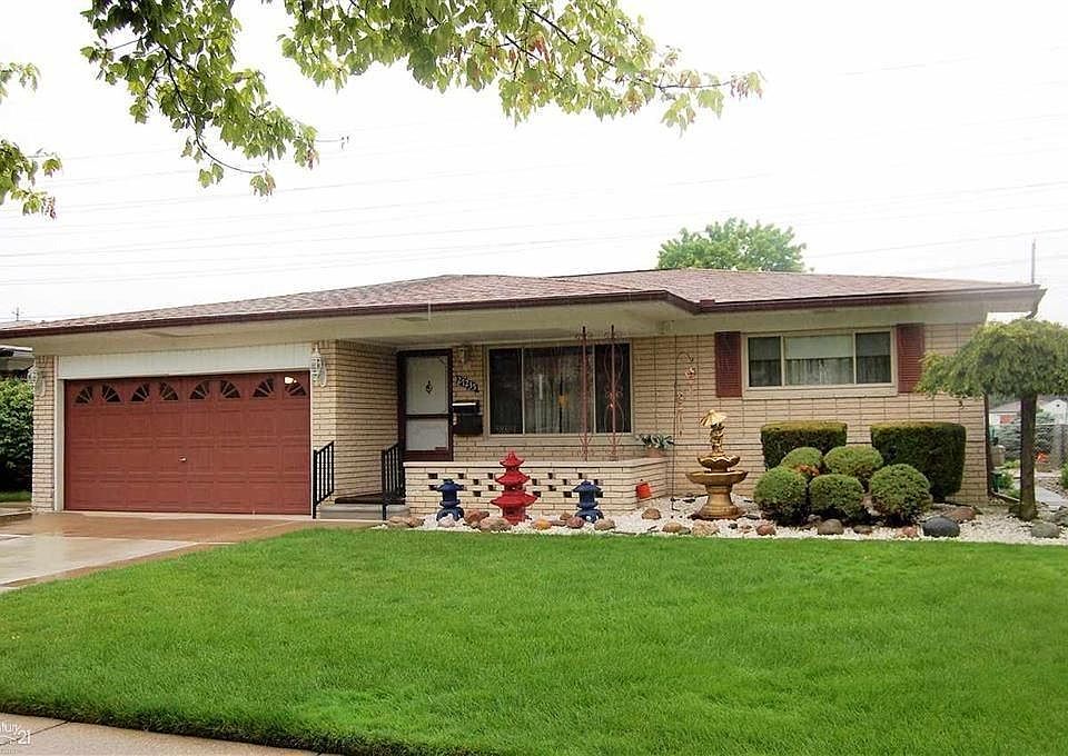 1st image of 27235 Newport Dr
