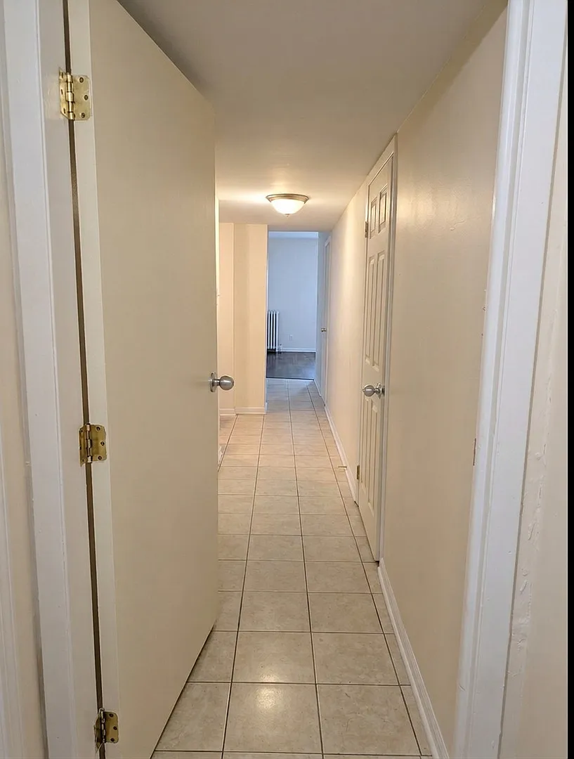2 bed, 1000 sqft, $1,600 — Photo 3